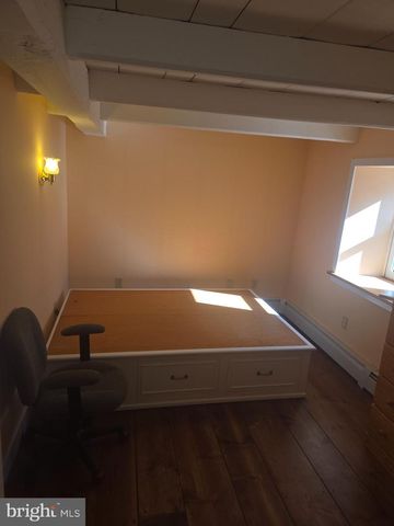 214 GAMELAND RD, Sellersville, PA 18960