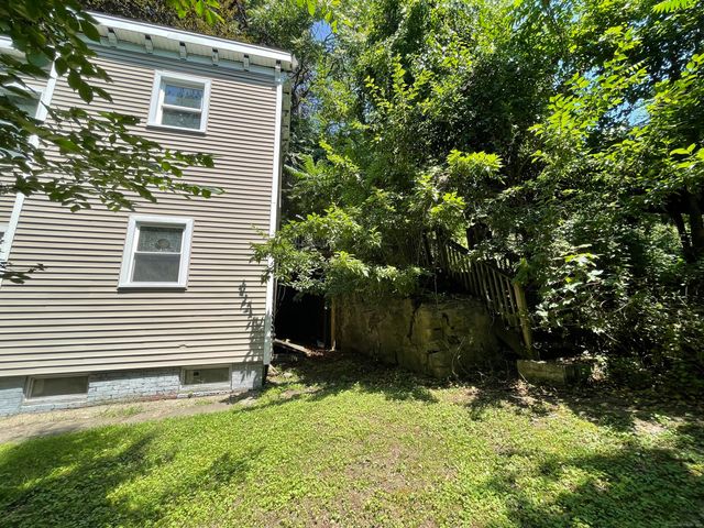 11 Division Street, Norwich, CT 06360