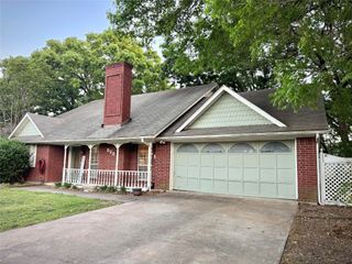 523 Highland Oaks Drive, Greenville, TX 75402