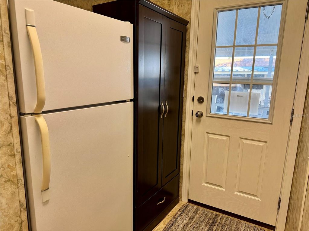 Image 11 of property listing at 1007 50TH AVENUE W, Bradenton, FL 34207