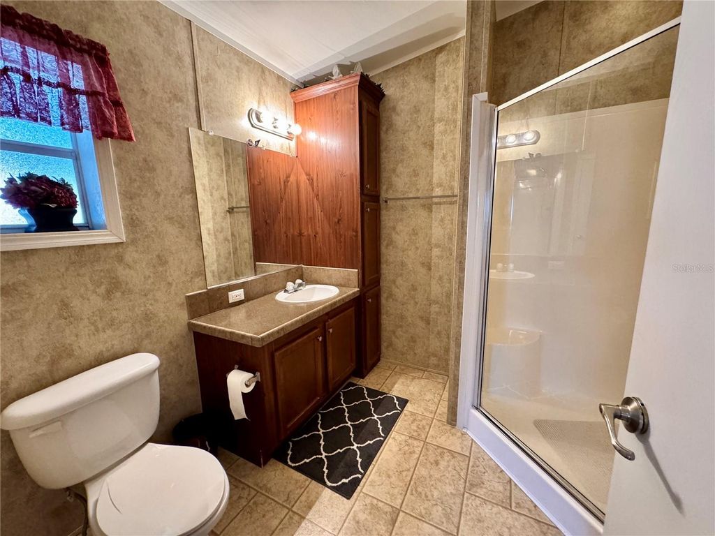 Image 15 of property listing at 1007 50TH AVENUE W, Bradenton, FL 34207