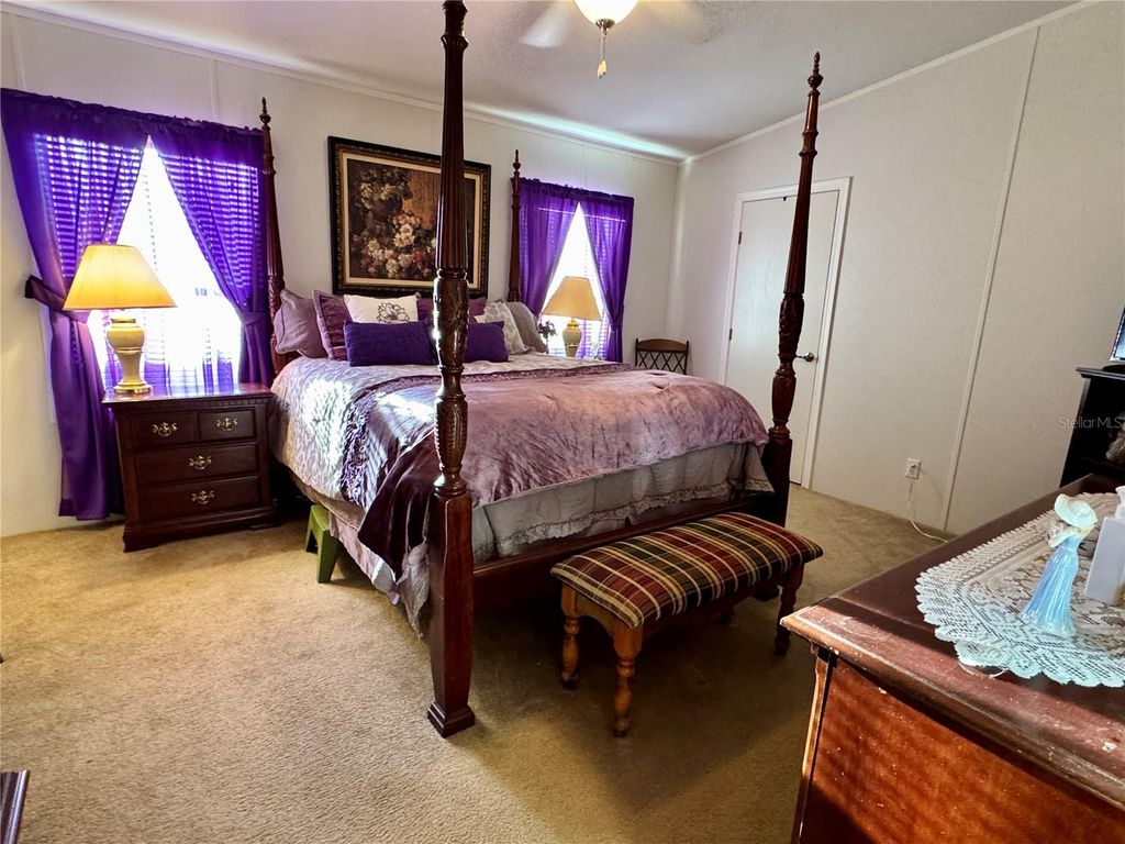 Image 17 of property listing at 1007 50TH AVENUE W, Bradenton, FL 34207