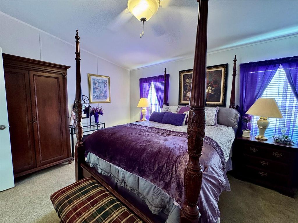 Image 18 of property listing at 1007 50TH AVENUE W, Bradenton, FL 34207