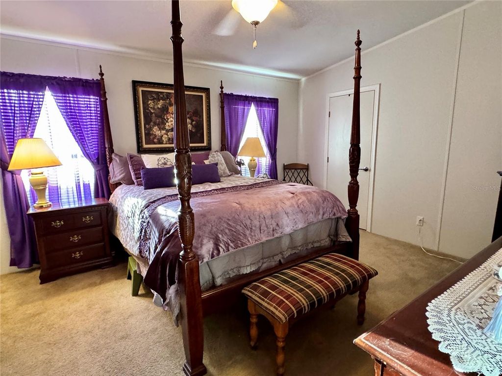 Image 19 of property listing at 1007 50TH AVENUE W, Bradenton, FL 34207