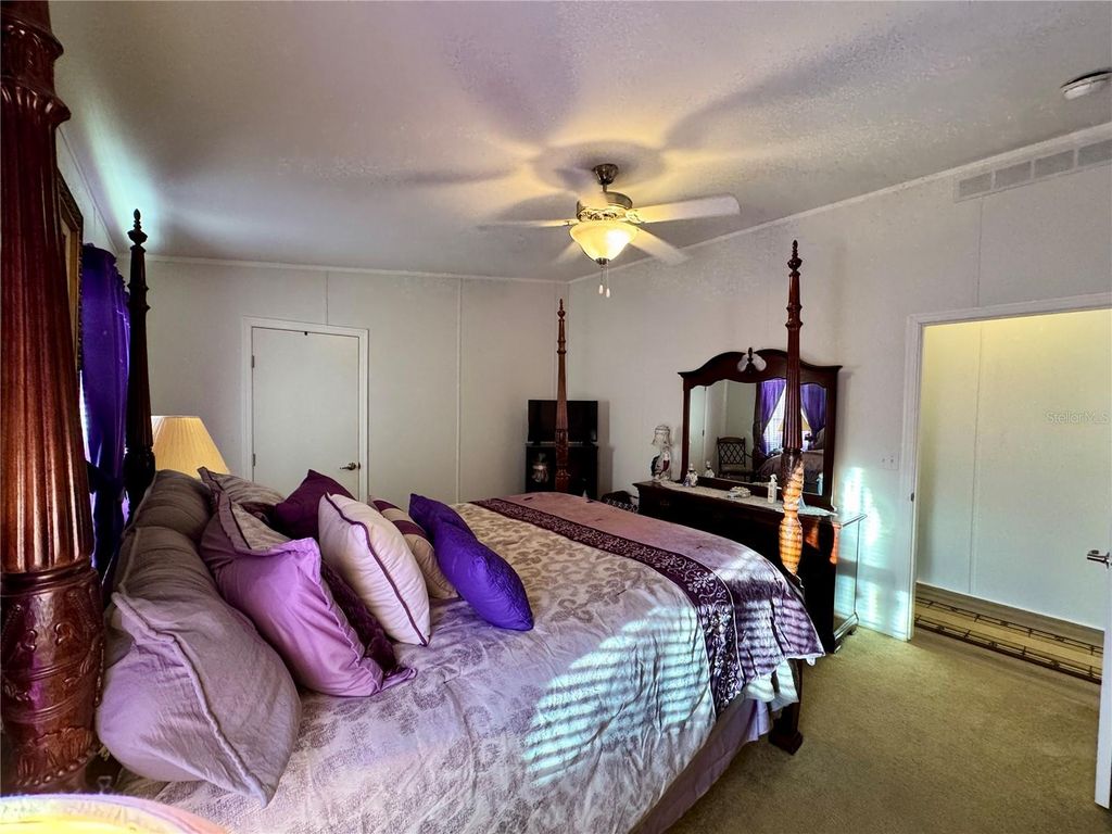 Image 21 of property listing at 1007 50TH AVENUE W, Bradenton, FL 34207