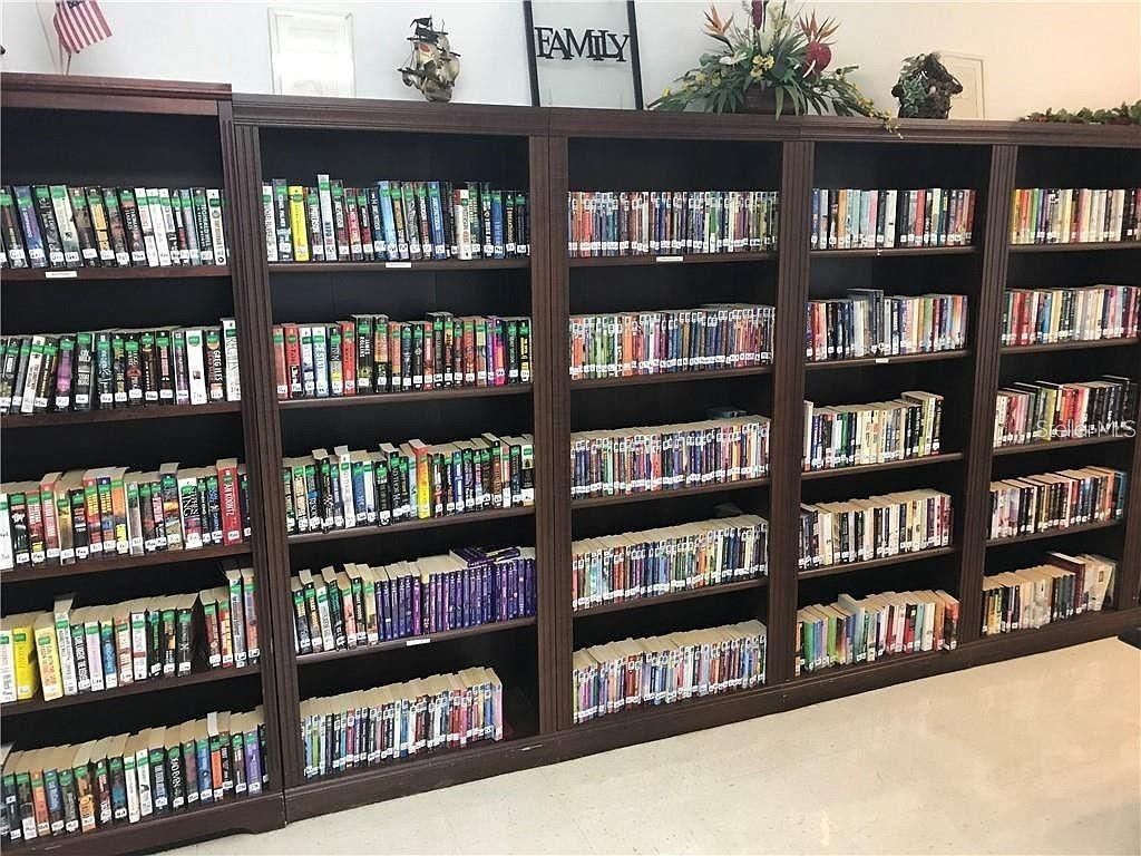 Image 30 of property listing at 1007 50TH AVENUE W, Bradenton, FL 34207