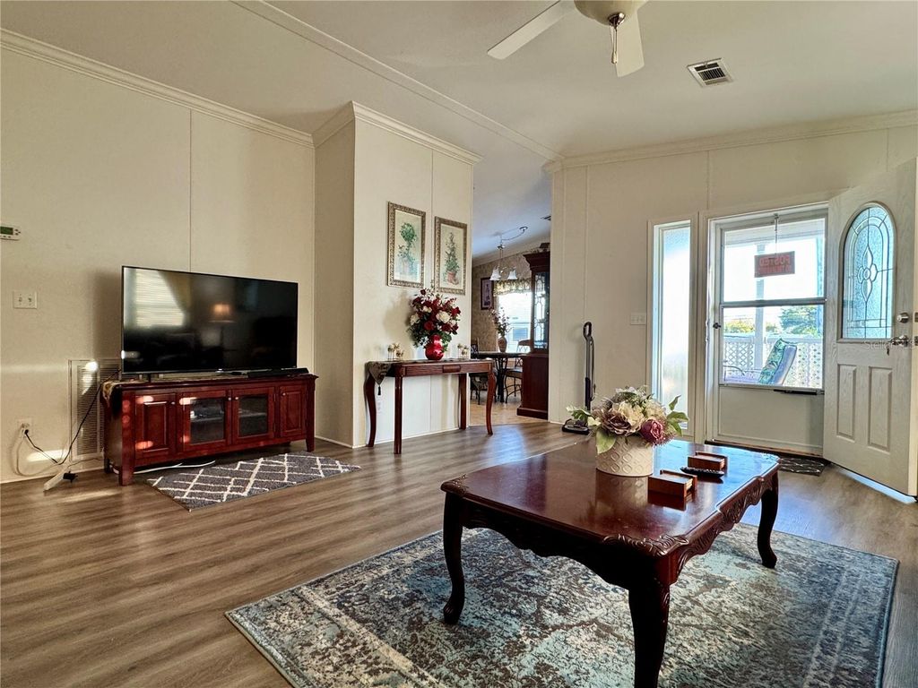 Image 5 of property listing at 1007 50TH AVENUE W, Bradenton, FL 34207