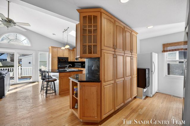1322 Waverly Avenue, Grand Haven City, MI 49417