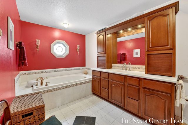 1322 Waverly Avenue, Grand Haven City, MI 49417