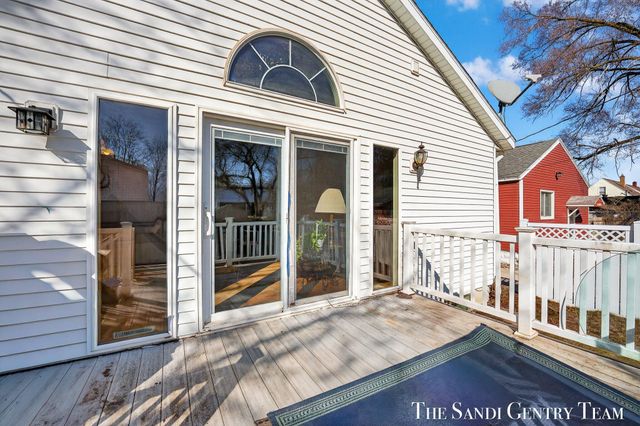 1322 Waverly Avenue, Grand Haven City, MI 49417