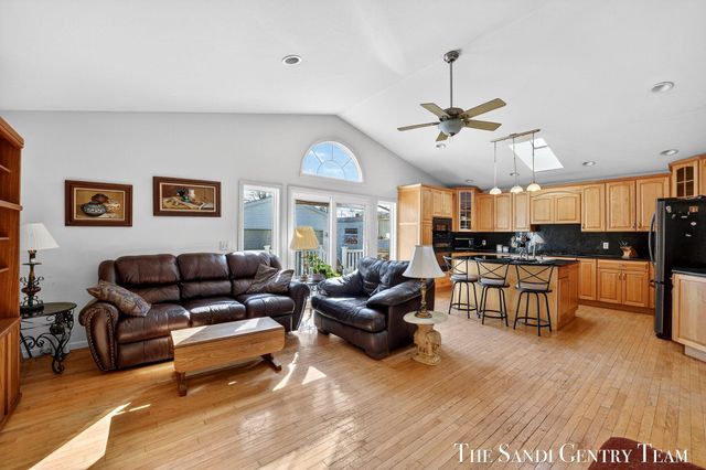 1322 Waverly Avenue, Grand Haven City, MI 49417