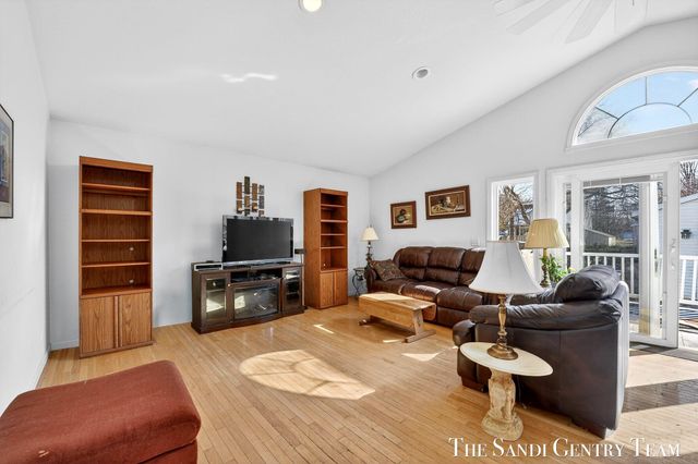 1322 Waverly Avenue, Grand Haven City, MI 49417