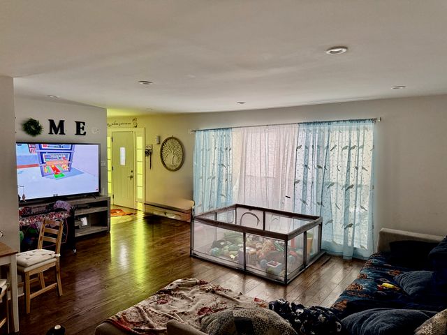 16062 Woodlawn East Avenue, South Holland, IL 60473