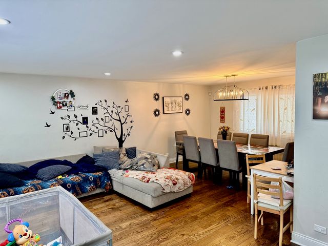 16062 Woodlawn East Avenue, South Holland, IL 60473