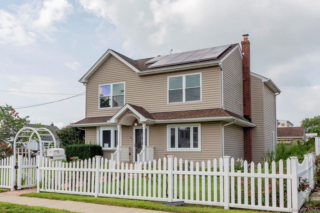 305 S Strong Avenue, Copiague, NY 11726 — exterior
