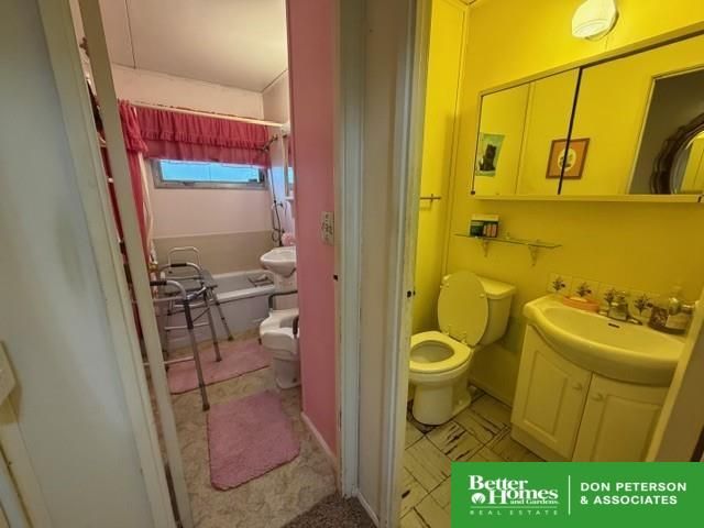 3121 S 39th Street, Omaha, NE 68105