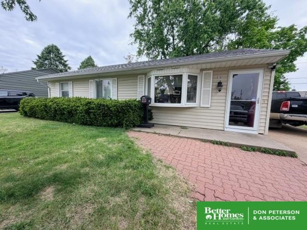 3121 S 39th Street, Omaha, NE 68105