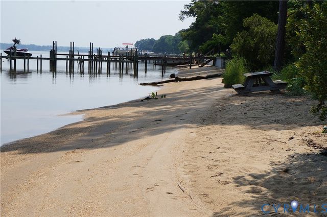 202 Bruce Rd, Tappahannock, VA 22560