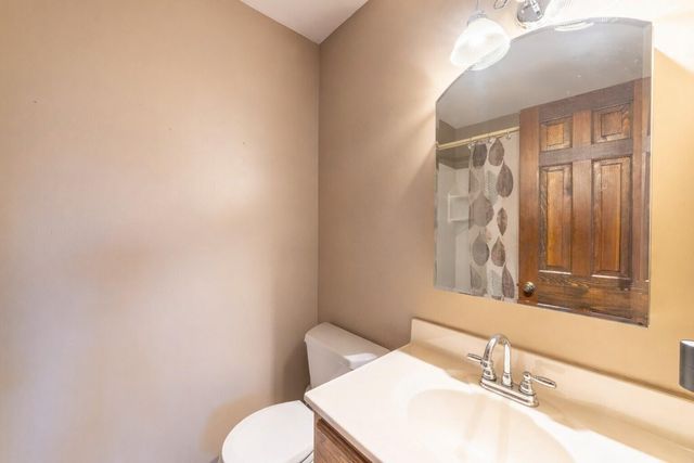 842 N 400 E, Valparaiso, IN 46383