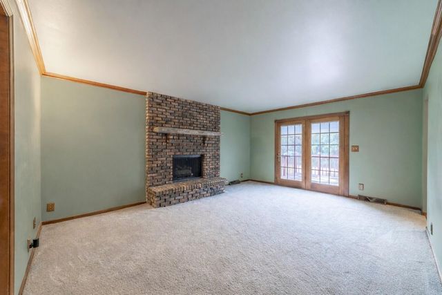 842 N 400 E, Valparaiso, IN 46383