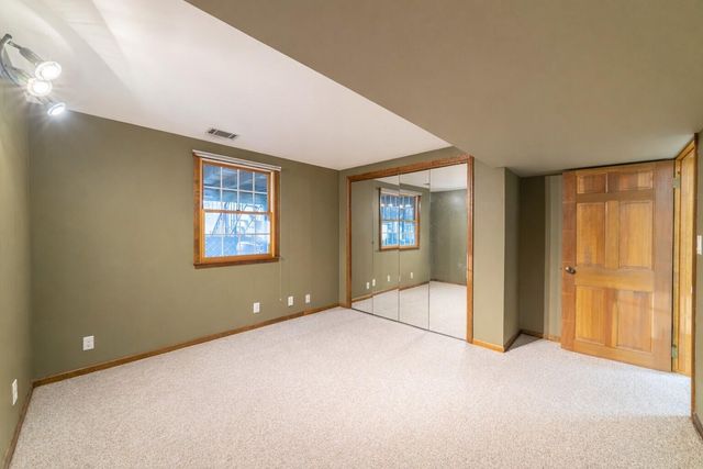 842 N 400 E, Valparaiso, IN 46383