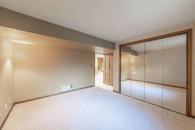 842 N 400 E, Valparaiso, IN 46383