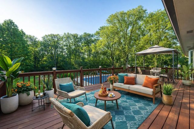 842 N 400 E, Valparaiso, IN 46383