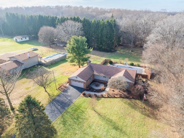 842 N 400 E, Valparaiso, IN 46383