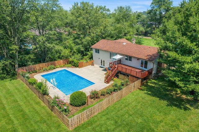 842 N 400 E, Valparaiso, IN 46383