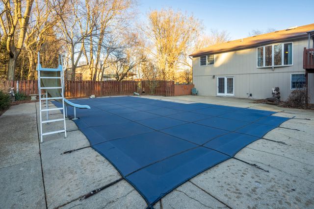 842 N 400 E, Valparaiso, IN 46383