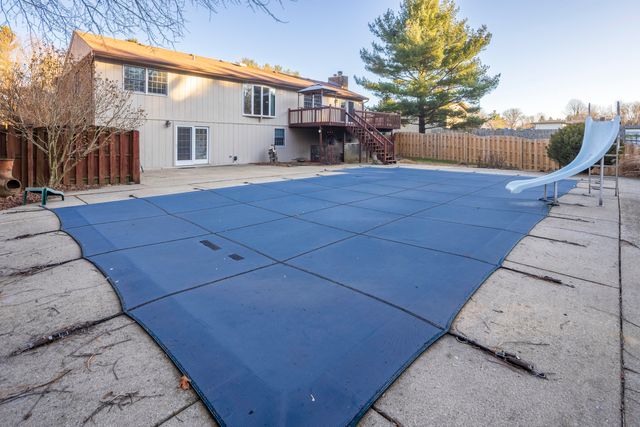 842 N 400 E, Valparaiso, IN 46383