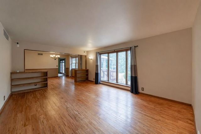 842 N 400 E, Valparaiso, IN 46383