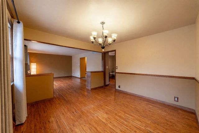 842 N 400 E, Valparaiso, IN 46383