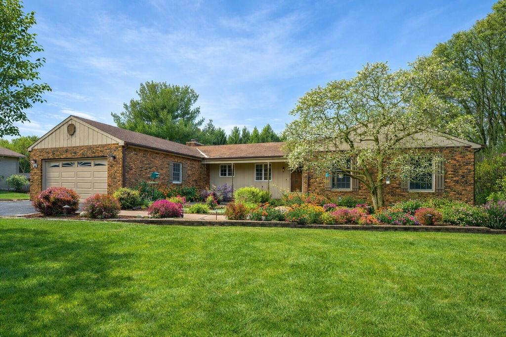 842 N 400 E, Valparaiso, IN 46383