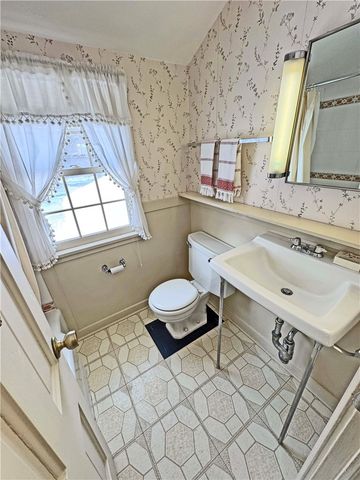 168 Village Lane, Brighton, NY 14610