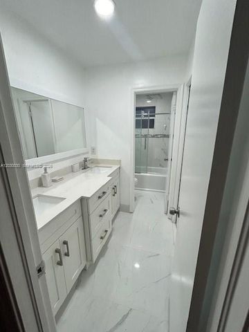 965 SW 102nd Terrace, Pembroke Pines, FL 33025