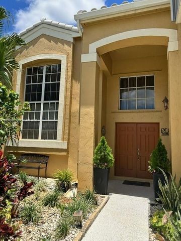 965 SW 102nd Terrace, Pembroke Pines, FL 33025