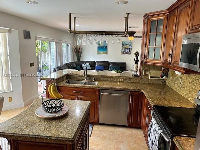 965 SW 102nd Terrace, Pembroke Pines, FL 33025