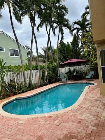 965 SW 102nd Terrace, Pembroke Pines, FL 33025
