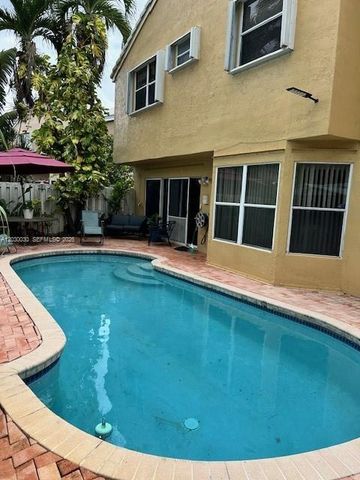 965 SW 102nd Terrace, Pembroke Pines, FL 33025