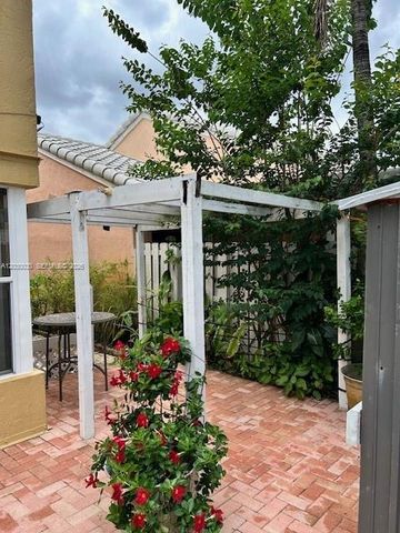 965 SW 102nd Terrace, Pembroke Pines, FL 33025