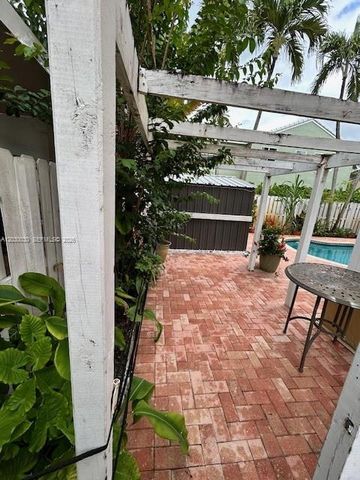 965 SW 102nd Terrace, Pembroke Pines, FL 33025