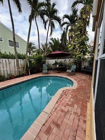 965 SW 102nd Terrace, Pembroke Pines, FL 33025