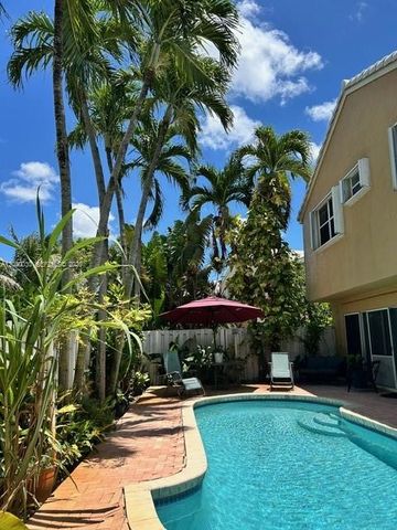 965 SW 102nd Terrace, Pembroke Pines, FL 33025