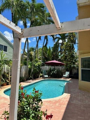 965 SW 102nd Terrace, Pembroke Pines, FL 33025