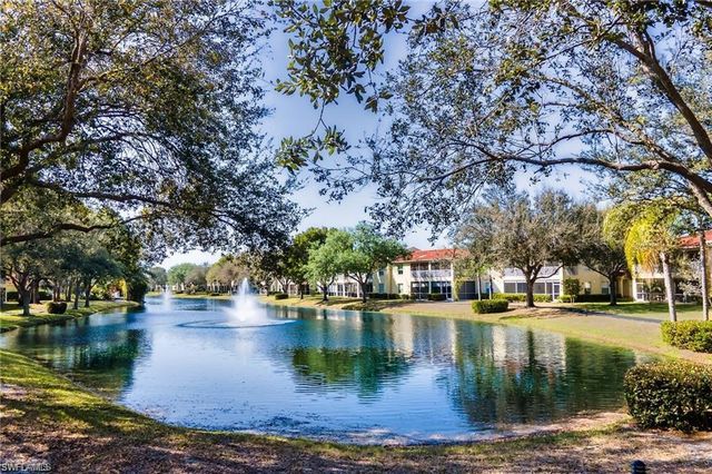 300 Diamond CIR 302, Naples, FL 34110