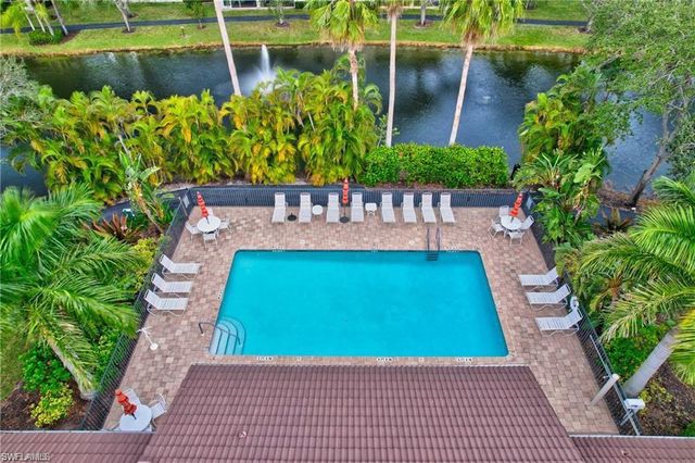 300 Diamond CIR 302, Naples, FL 34110
