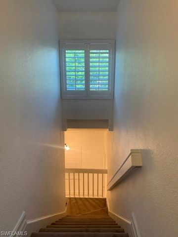 300 Diamond CIR 302, Naples, FL 34110
