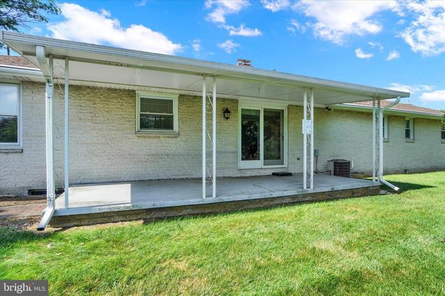 841 SUNLIGHT DR, York, PA 17402