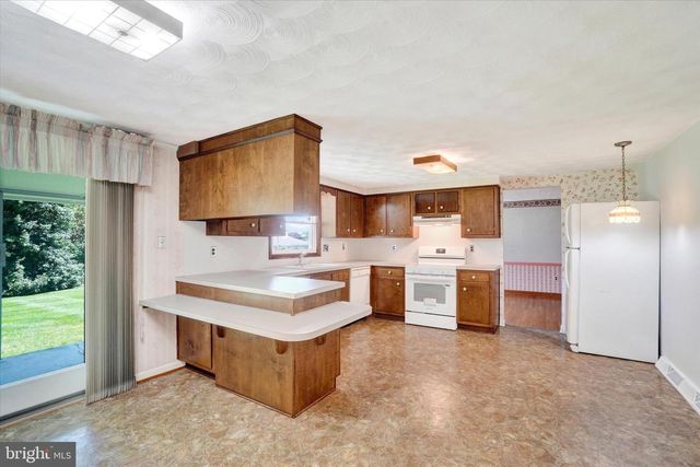 841 SUNLIGHT DR, York, PA 17402